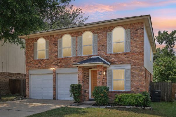 Attached, Exterior, Facade, Brick Facade, Georgian
