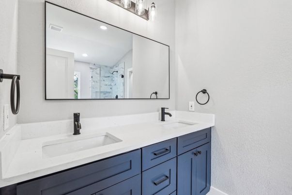Bathroom, Dual Sink Vanities, Interior, Recessed Lighting