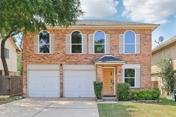 Attached, Exterior, Facade, Brick Facade, Georgian