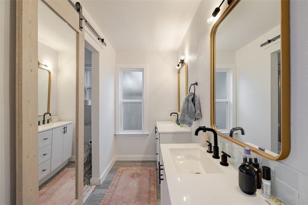 Bathroom, Dual Sink Vanities, Interior