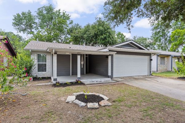 Attached, Exterior, Facade, Ranch