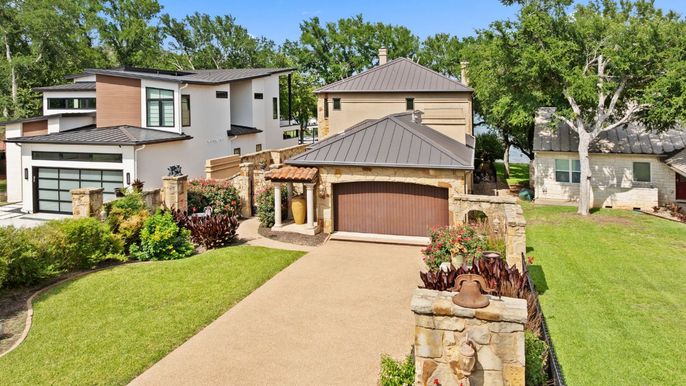 Attached, Exterior, Facade, Modern