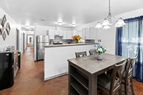 Chandelier, Dining room, Interior, Kitchen, Stainless Steel Appliances