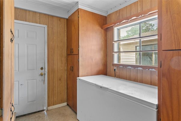 Interior, Washer, Wooden Walls