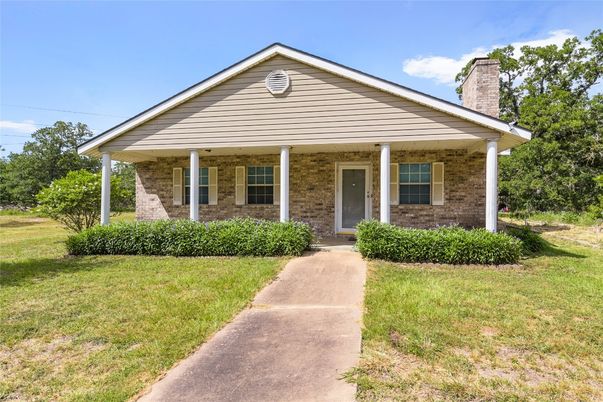 Exterior, Facade, Brick Facade, Ranch