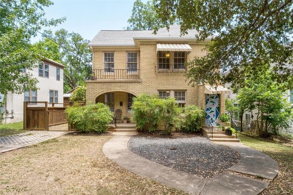 Backyard, Exterior, Facade, Brick Facade, Georgian
