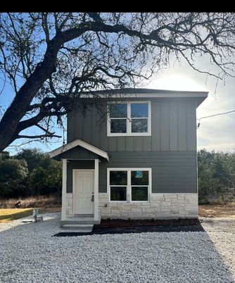 Exterior, Facade, Raised Ranch