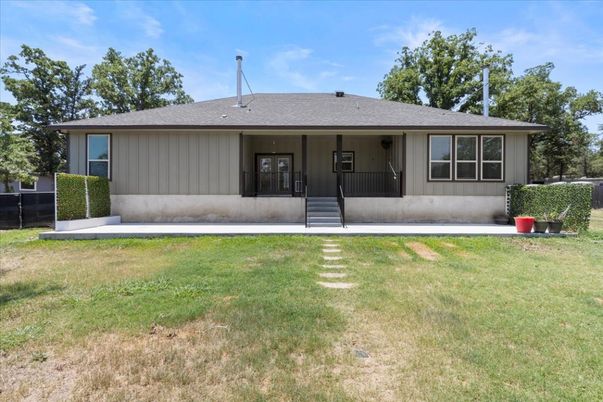 Backyard, Exterior, Facade, Ranch