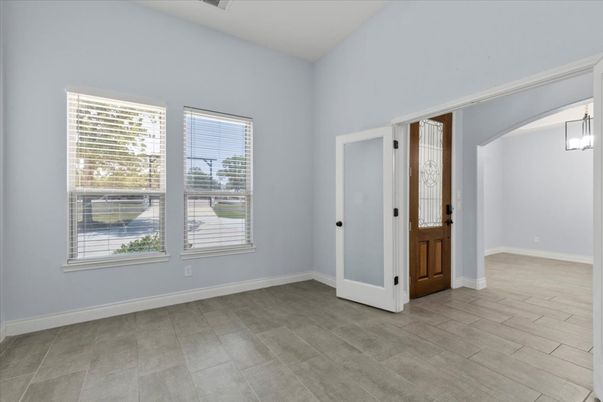 Empty room, Interior, Pendant Lights