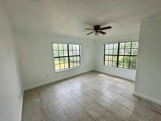 Empty room, Interior