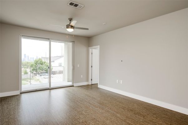 Empty room, Interior