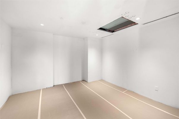 Empty room, Interior, Recessed Lighting