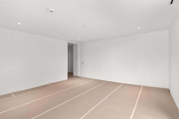 Empty room, Interior, Recessed Lighting