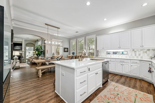 Chandelier, Dining room, Interior, Kitchen, Pendant Lights, Recessed Lighting, Wood Texture Flooring