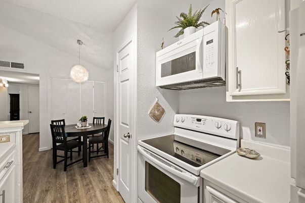 Dining room, Interior, Kitchen, Pendant Lights, Wood Texture Flooring