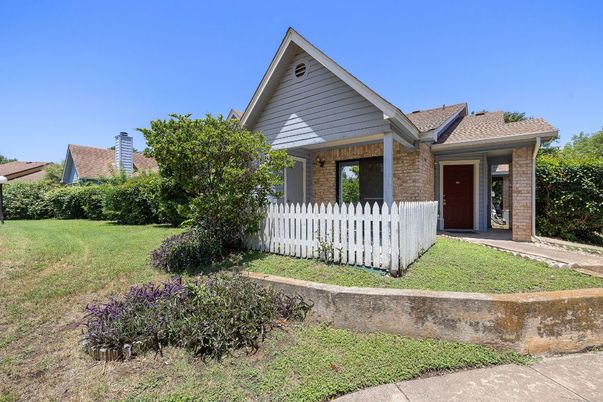 Exterior, Facade, Brick Facade, American Craftsman