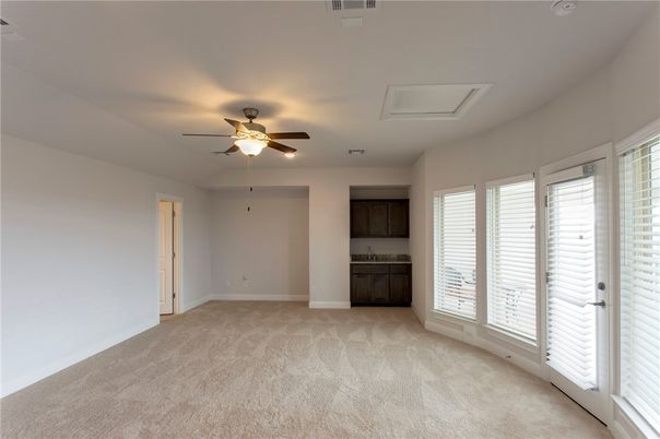 Empty room, Interior