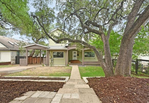 Backyard, Exterior, Facade, Ranch