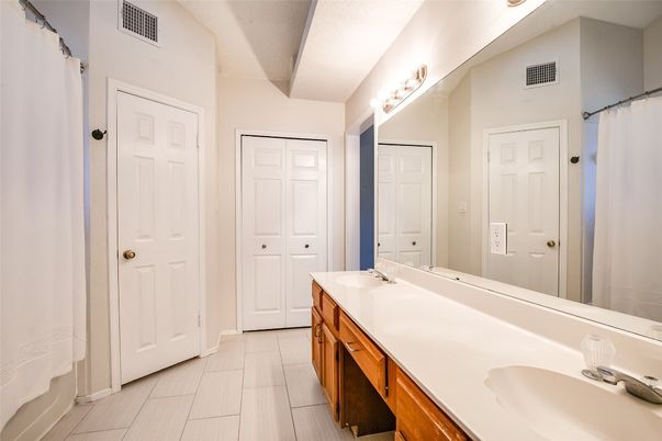 Bathroom, Dual Sink Vanities, Interior