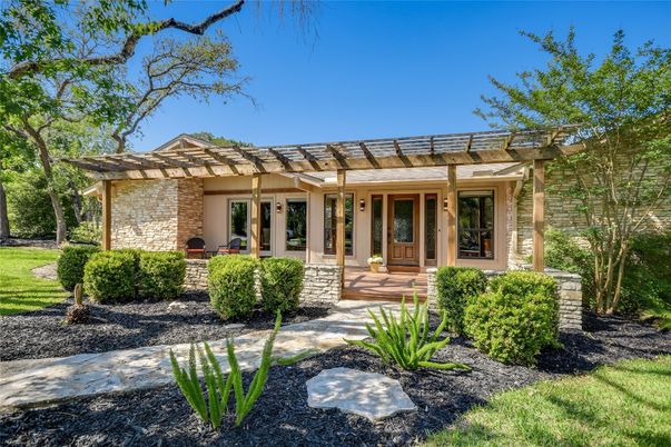 Exterior, Facade, Brick Facade, Ranch