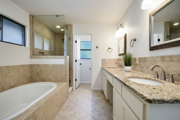 Bathroom, Dual Sink Vanities, Interior, Recessed Lighting