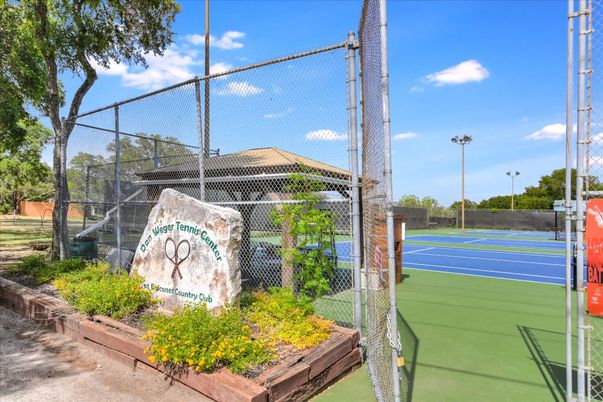 Exterior, Tennis Courts