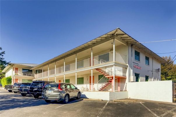 Exterior, Facade, Modern
