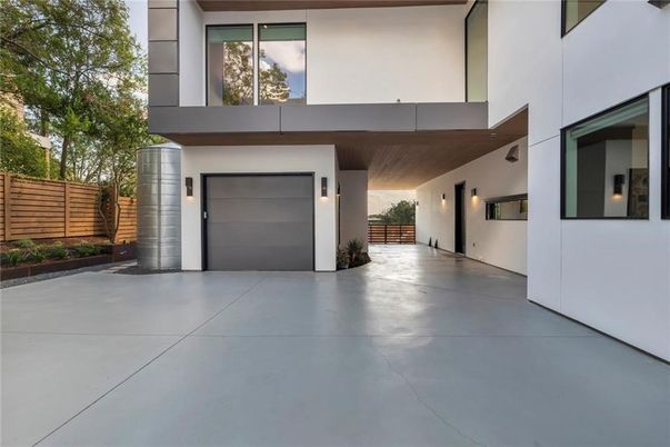 Attached, Exterior, Facade, Modern