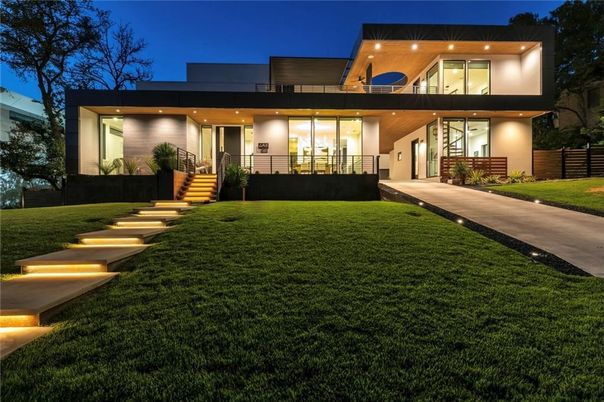 Backyard, Exterior, Facade, Modern