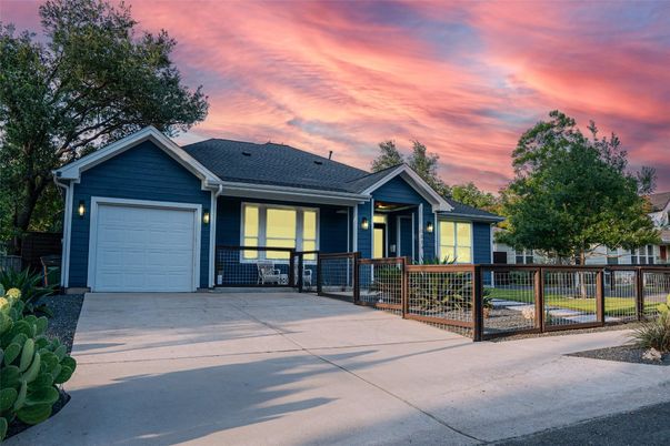Attached, Exterior, Facade, Ranch