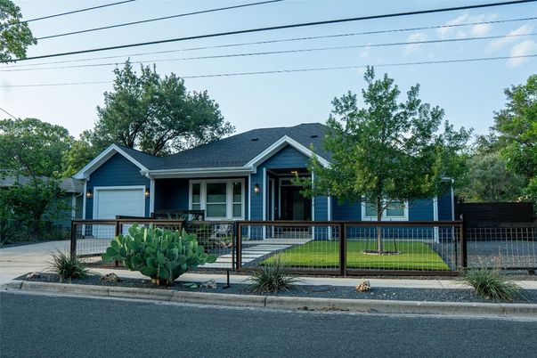 Attached, Exterior, Facade, Ranch