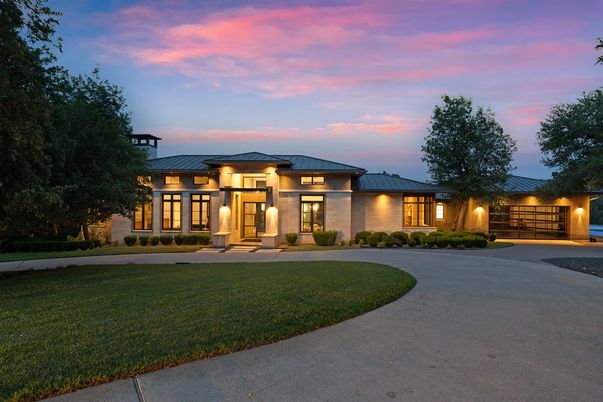 Attached, Backyard, Exterior, Facade, Modern
