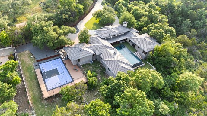 Exterior, Drone
