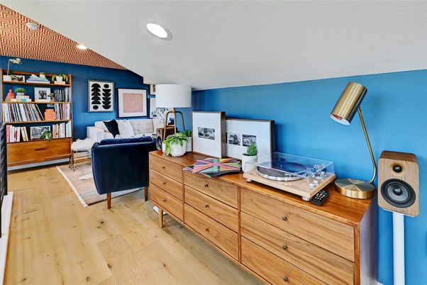 Interior, Recessed Lighting, Wood Texture Flooring
