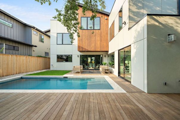 Exterior, Facade, Pool, Wood Texture Flooring, Modern