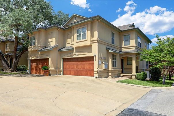 Attached, Exterior, Facade, Rowhouse