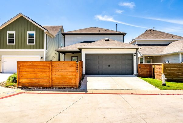 Attached, Exterior, Facade, Farmhouse