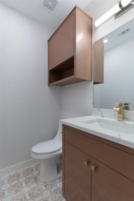 Bathroom, Interior, Recessed Lighting