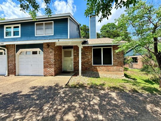 Attached, Exterior, Facade, Brick Facade, Split Level