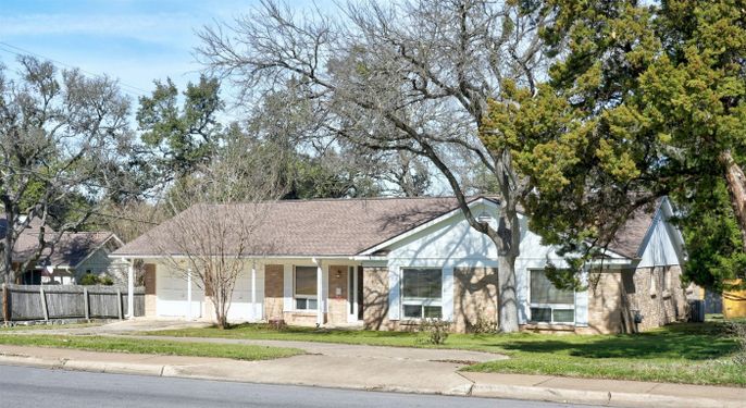 Exterior, Facade, Ranch