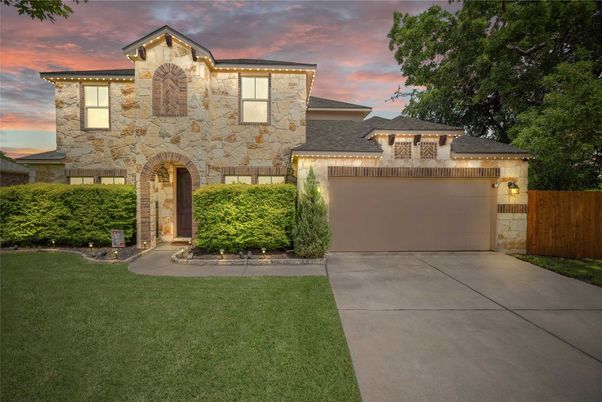 Attached, Exterior, Facade, Brick Traditional