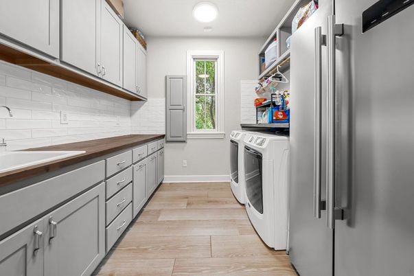 Interior, Washer, Wood Texture Flooring