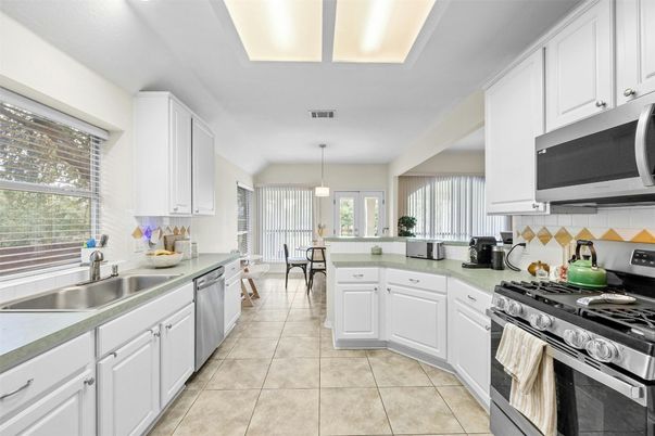 Dining room, Interior, Kitchen, Pendant Lights, Stainless Steel Appliances