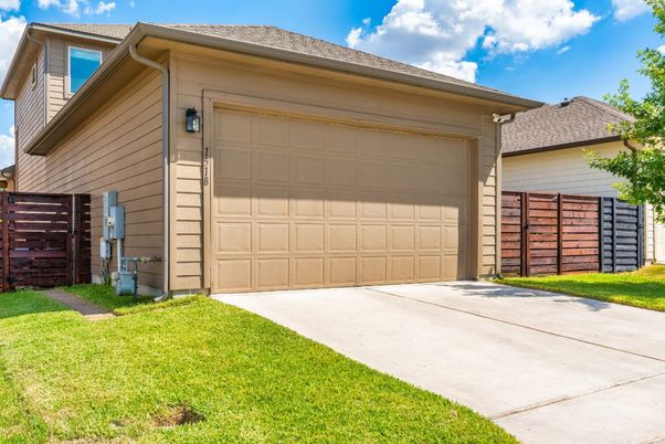 Detached Garage, Exterior
