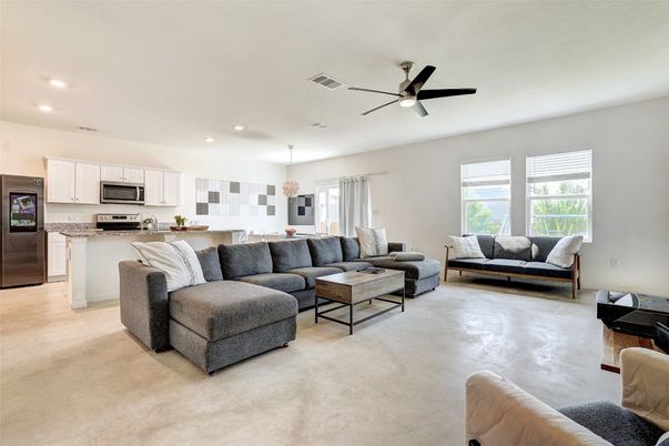 Interior, Kitchen, Living room, Pendant Lights, Recessed Lighting, Stainless Steel Appliances