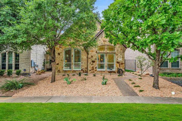 Backyard, Exterior, Facade, Log Home