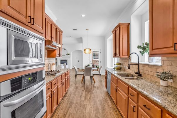 Dining room, Interior, Kitchen, Pendant Lights, Recessed Lighting, Wood Texture Flooring