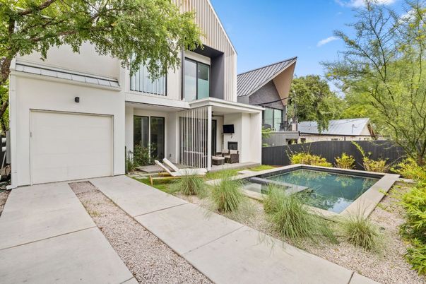 Attached, Exterior, Facade, Pool, Modern