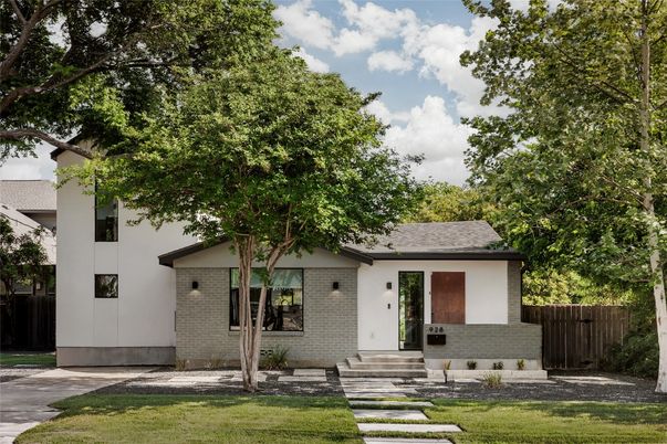 Exterior, Facade, Brick Facade, Ranch