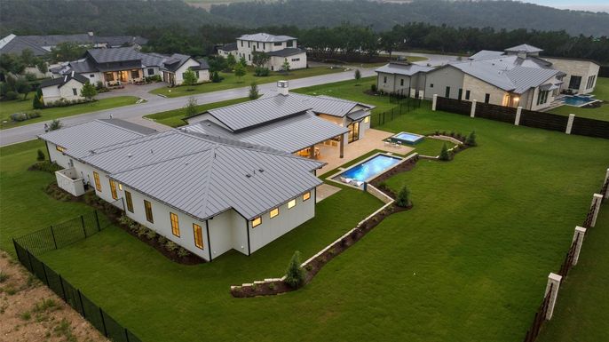 Exterior, Drone